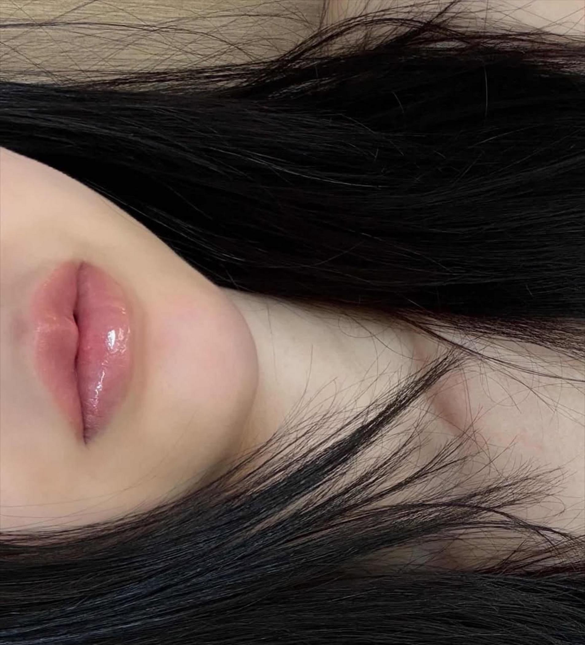 healing stages after lip tattoo