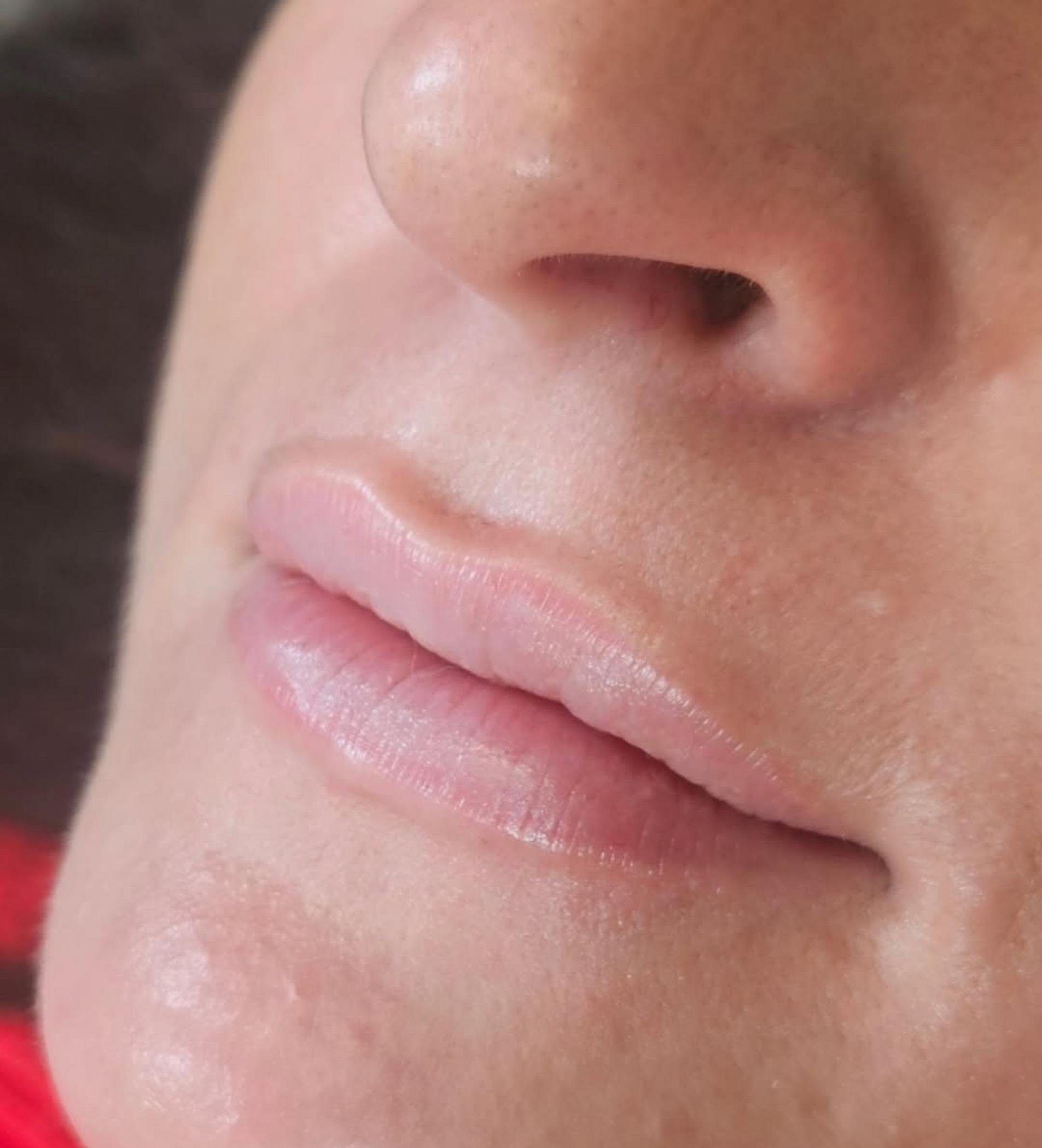 lip liner tattoo application process
