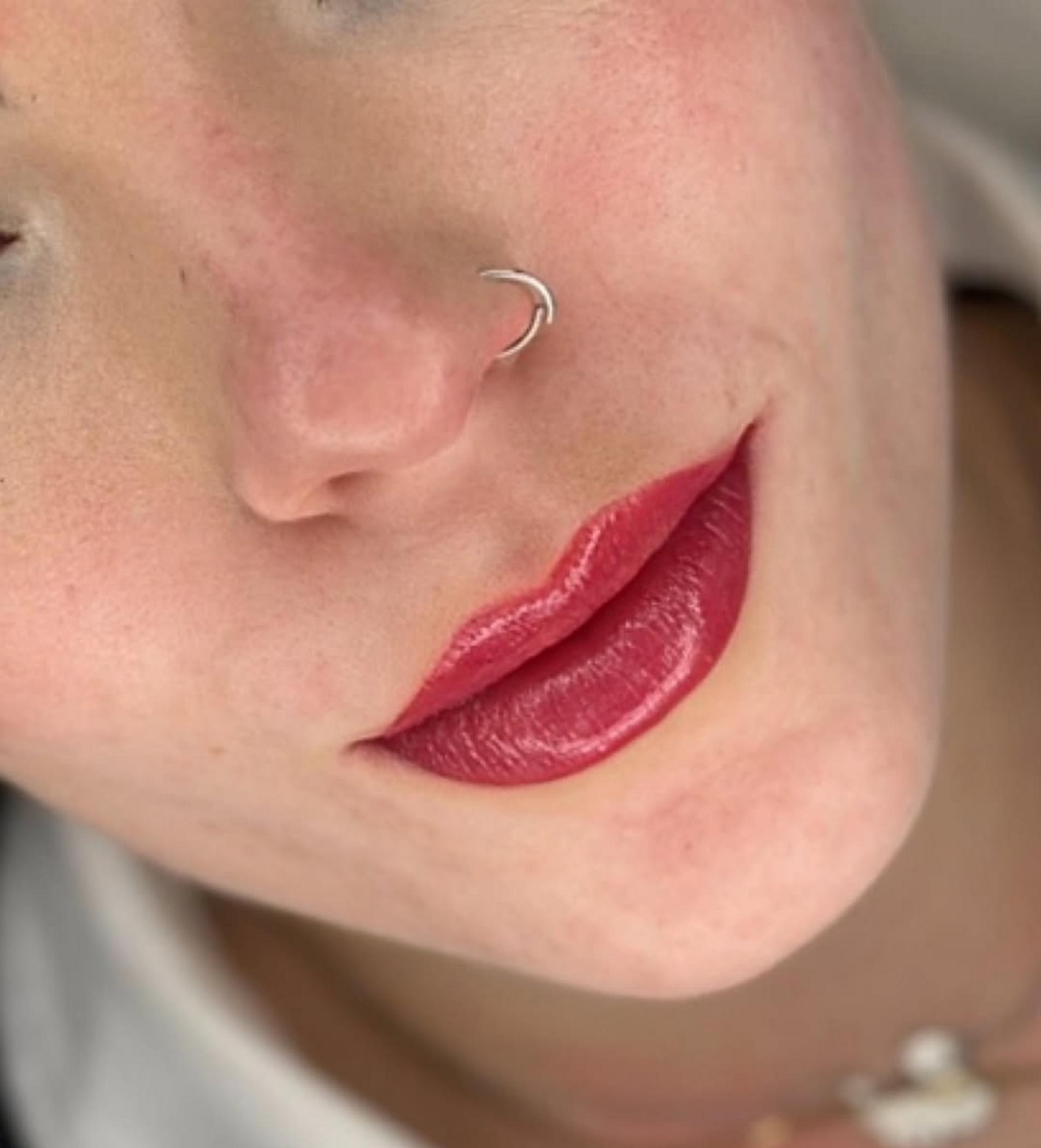 technician shaping lips with microblading tool